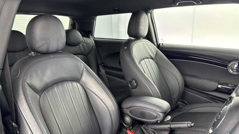 MINI Hatchback 1.5 Cooper Exclusive 3dr Auto Petrol Hatchback